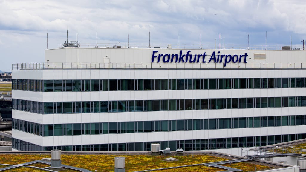 Hitze-Drama im Flieger: Mehrere Passagiere kollabieren auf Frankfurter Flughafen - wetter - exxpress Nachrichten