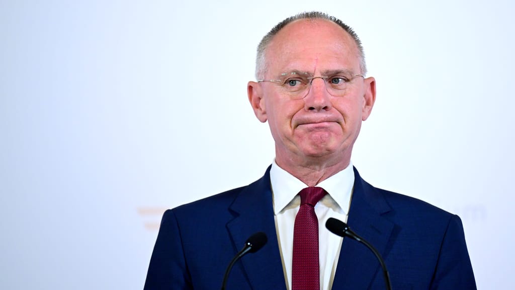 Karner zahlt Syrern bis zu 3.000 Euro zur Rückkehr – ist das die richtige Lösung? - politik - exxpress Nachrichten