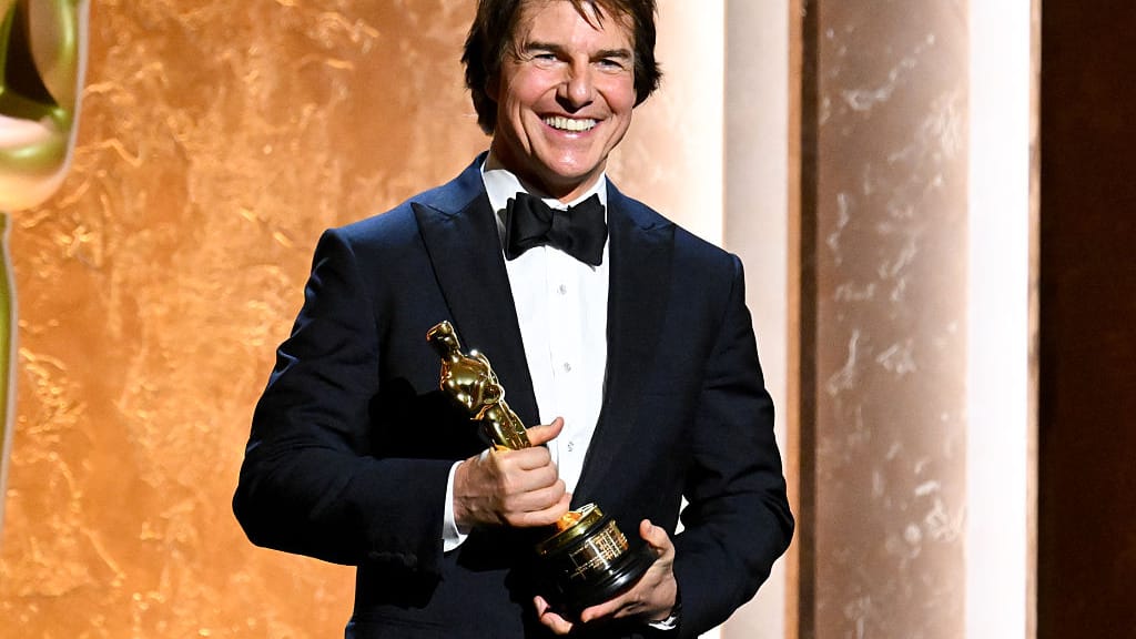 Tom Cruise unsexy wie nie: Hollywood-Star zeigt Bauch und Halbglatze - lifestyle - exxpress Nachrichten