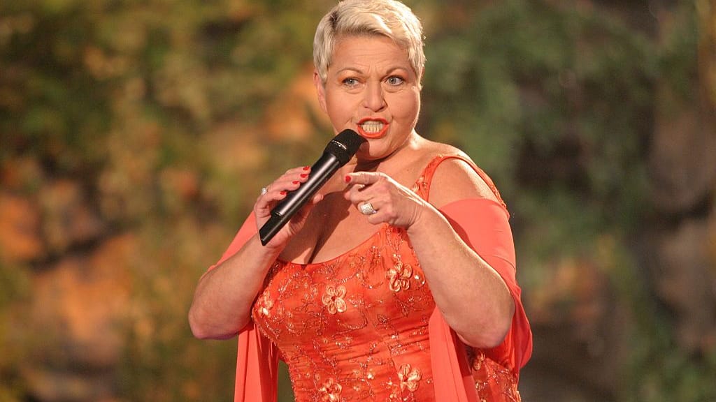 Sorge um Jazz Gitti: Sängerin macht Hautkrebs-Erkrankung öffentlich - lifestyle - exxpress Nachrichten