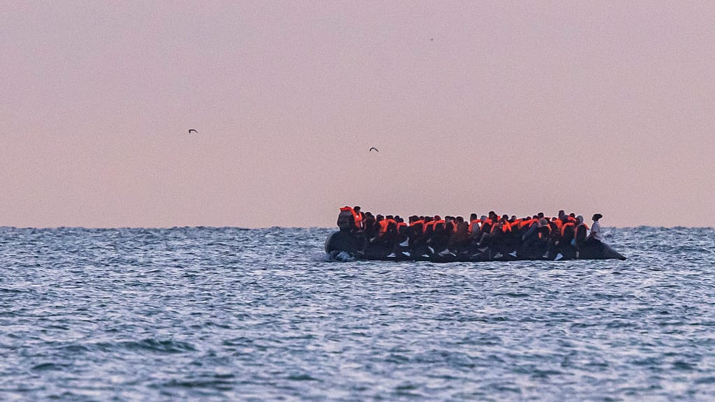 Alarm in Großbritannien: Über 50.000 illegale Migranten und Straftäter untergetaucht - politik - exxpress Nachrichten