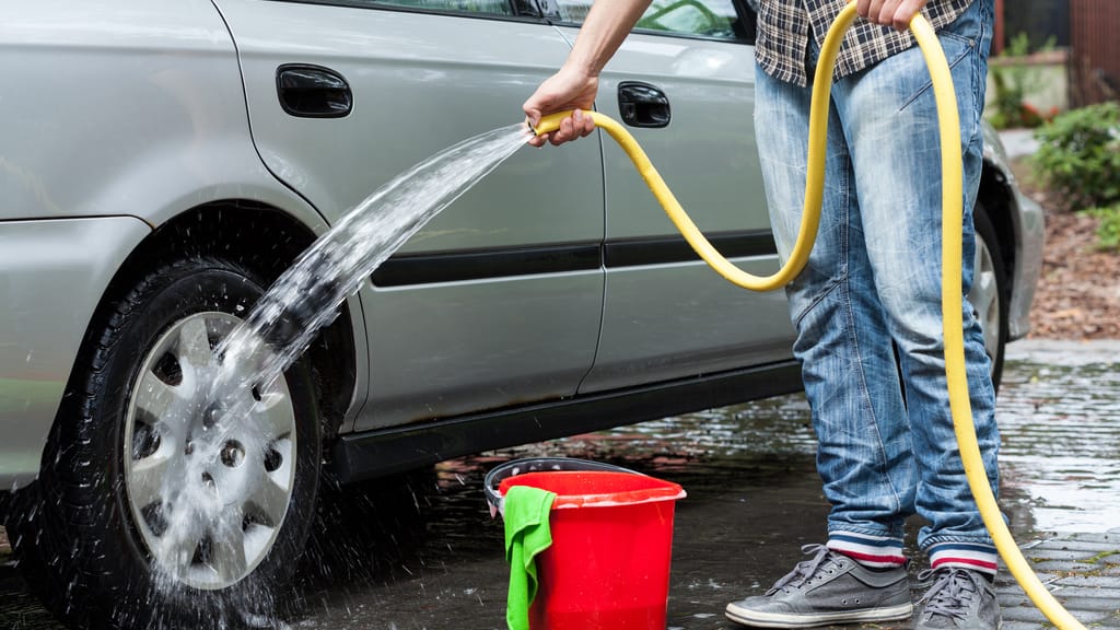 Pool-Füllen und Autowaschen verboten: Gemeinde greift wegen Trockenheit durch - news - exxpress Nachrichten