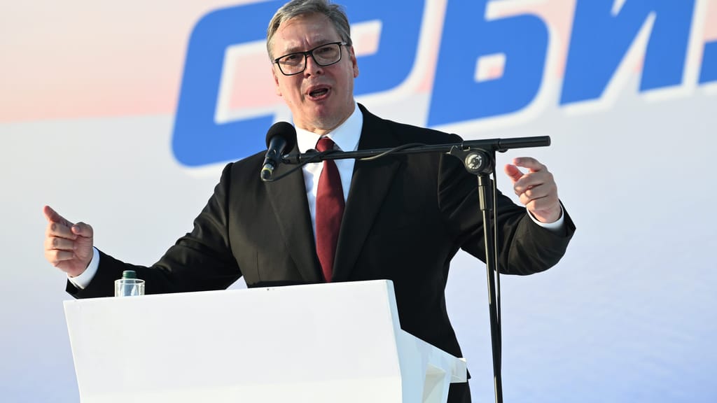 Paukenschlag in Serbien: Vucic kündigt Rücktritt und Neuwahlen an - politik - exxpress Nachrichten