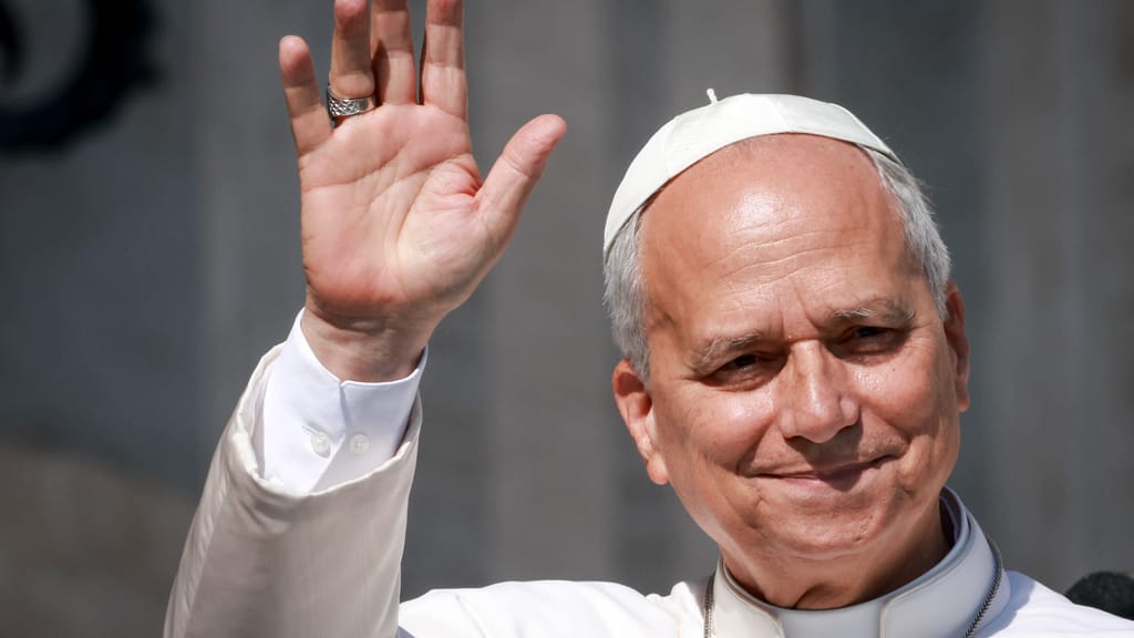 Papst schwänzt Trumps Mega-Feier: Leo XIV. reist zu Migranten nach Lampedusa - politik - exxpress Nachrichten