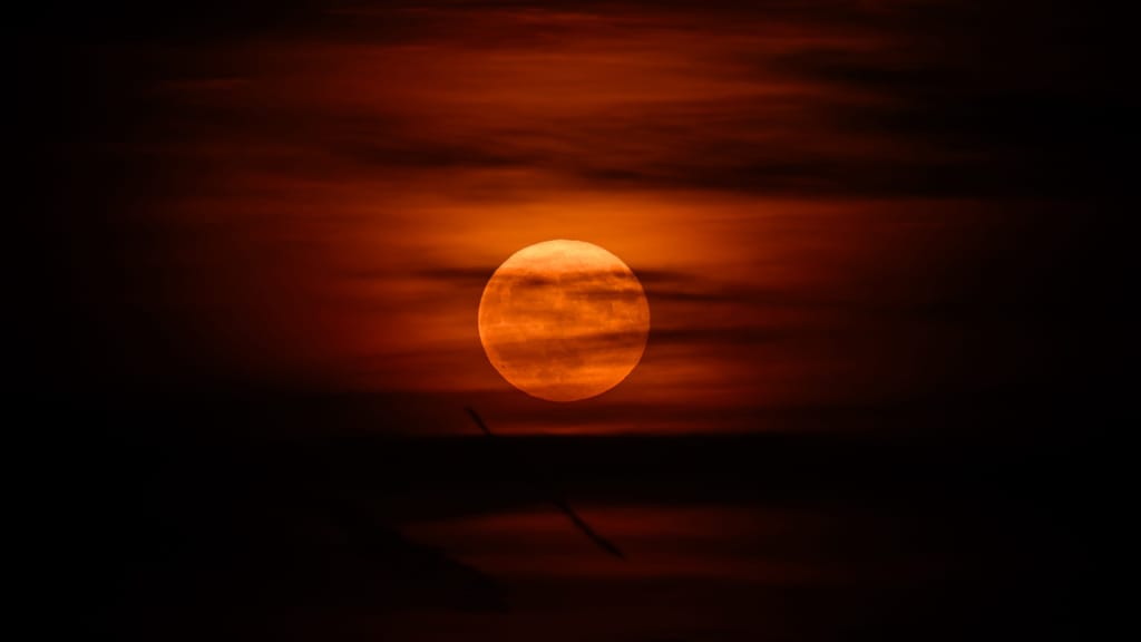 Seltenes Himmelsspektakel: Erdbeermond leuchtet über Österreich - news - exxpress Nachrichten