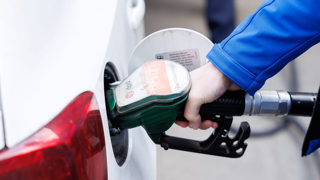 Iran-Konflikt treibt Ölpreis: So viel kosten Diesel und Benzin jetzt - economy - exxpress Nachrichten