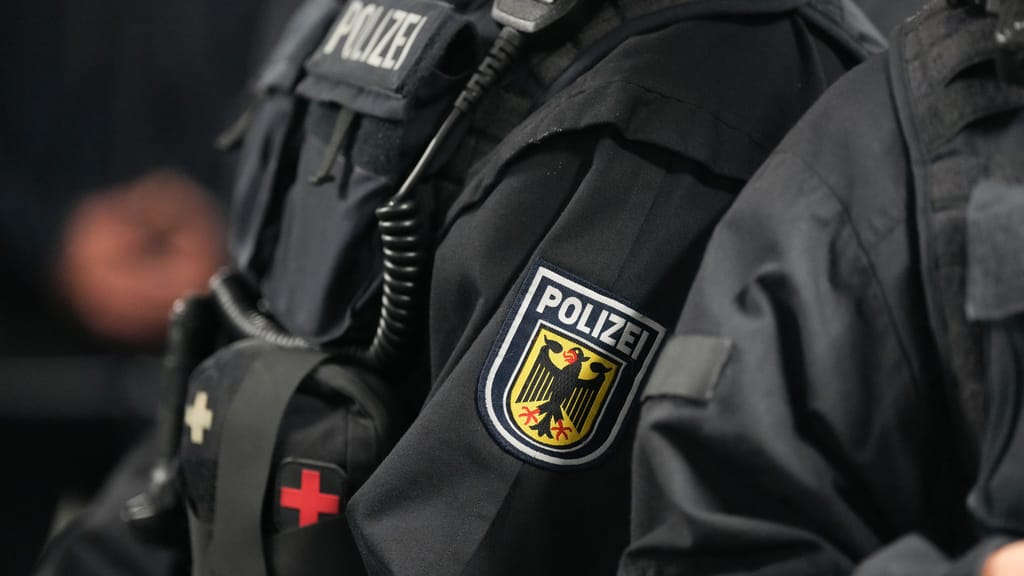 Wende im Sechsfachmord von Stade: Migrationsaktivistin fuhr Fluchtfahrzeug - news - exxpress Nachrichten