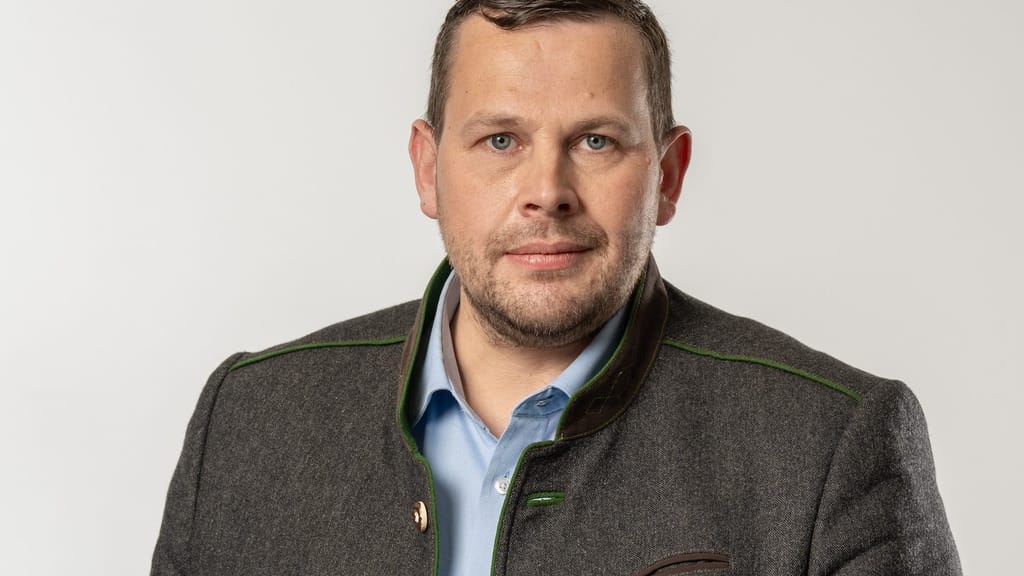 Wirbel um SPÖ-Konto! FPÖ betont: „Wahrheit muss ans Licht“ - politik - exxpress Nachrichten