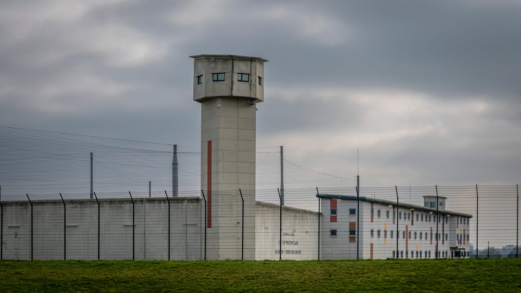 Frankreichs Gefängnisse platzen – Österreich: Jeder zweite Häftling Ausländer - politik - exxpress Nachrichten