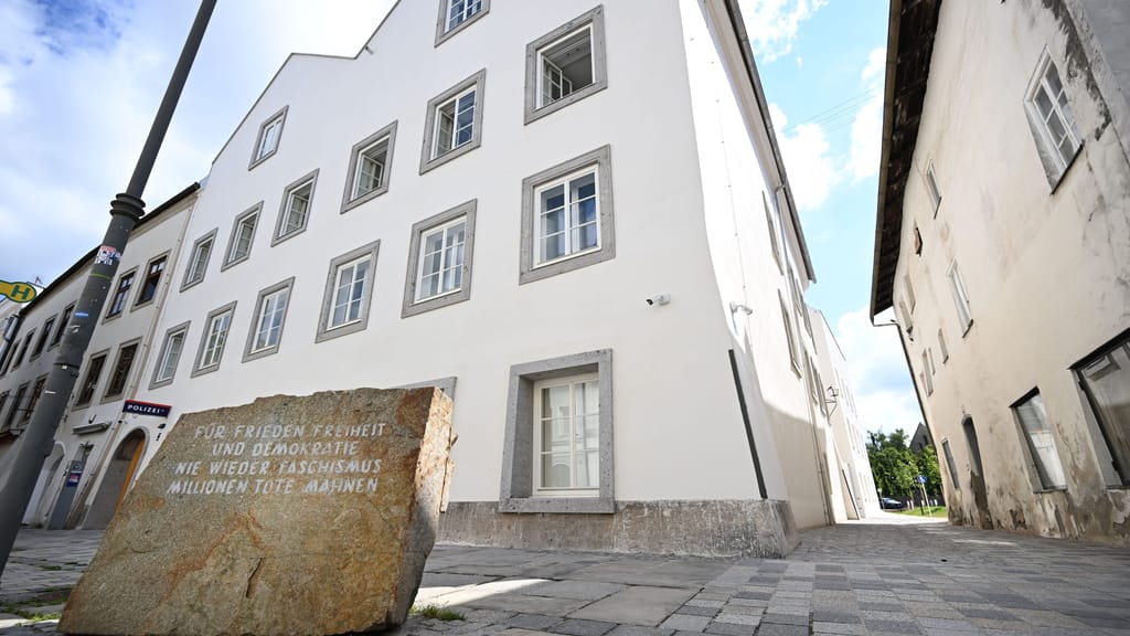 Polizei zieht in Hitlers Geburtshaus ein – nach jahrzehntelangem Streit - news - exxpress Nachrichten