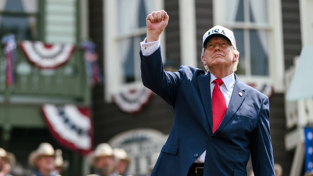 "Unsere Rechte kommen von Gott": Trump feiert Amerikas 250. Geburtstag - politik - exxpress Nachrichten