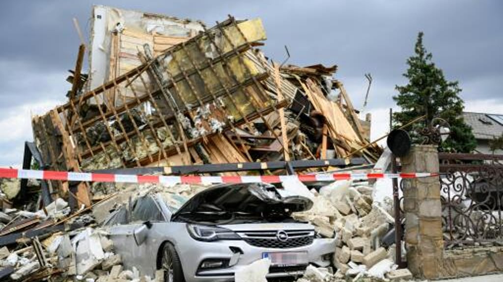 Explosion in Floridsdorf: 93-Jähriger soll sein Haus selbst gesprengt haben - news - exxpress Nachrichten