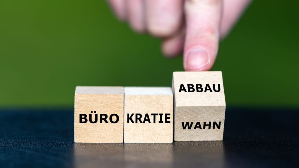 5 Stunden Anreise für Foto: Bericht zeigt Österreichs absurdeste Bürokratie-Fälle - news - exxpress Nachrichten