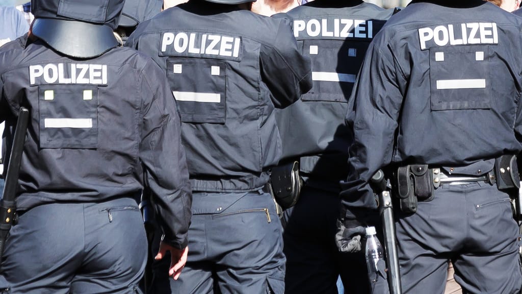 Polizisten-NGO solidarisiert sich mit Anti-AfD-Bündnis „Widersetzen" - news - exxpress Nachrichten