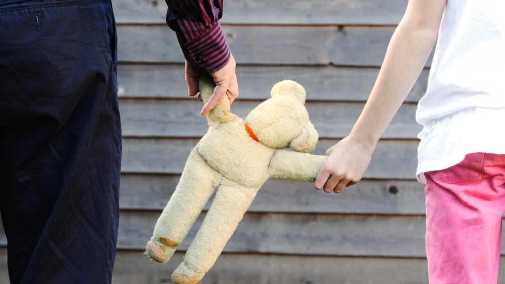 Mutter verzweifelt: Syrer verschwindet mit drei Kindern – Polizei ermittelt - news - exxpress Nachrichten