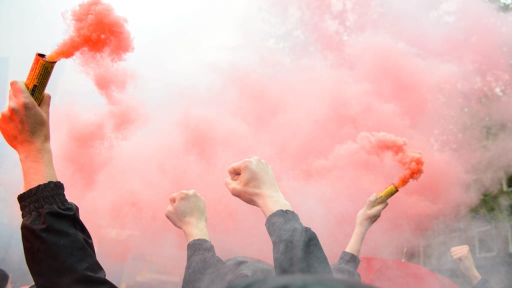 Hooligans als Schlepper: Bande soll 300 Syrer über Österreich geschleust haben - news - exxpress Nachrichten