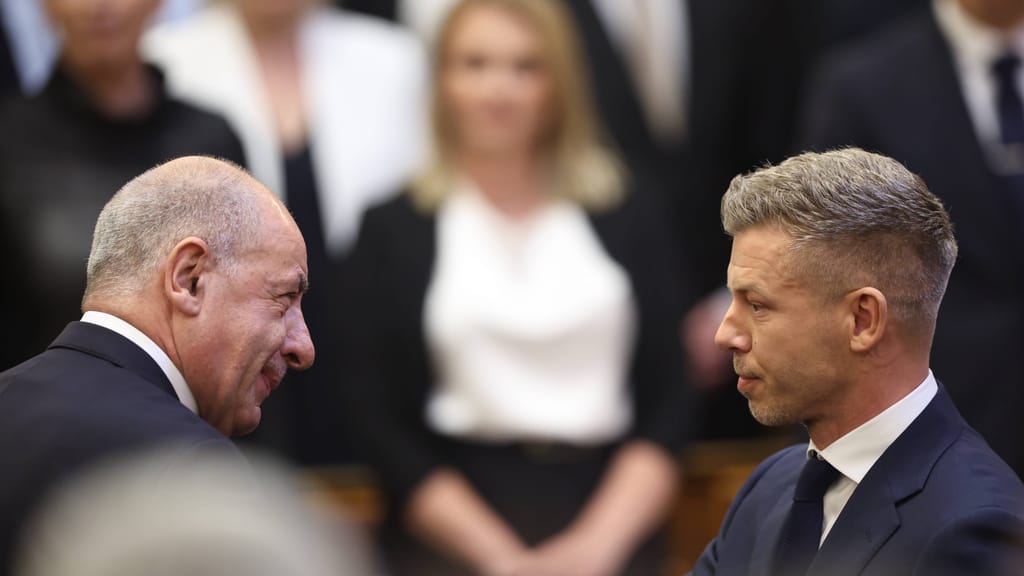 Ungarn: Sulyok soll eigene Absetzung unterschreiben – „Verfassungsputsch“ - politik - exxpress Nachrichten