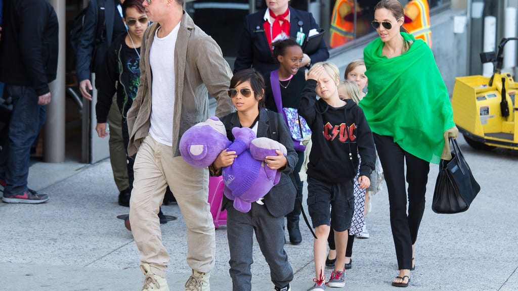Familien-Bruch bei Hollywood-Star Brad Pitt: Zwei weitere Kinder legen Namen ab - lifestyle - exxpress Nachrichten