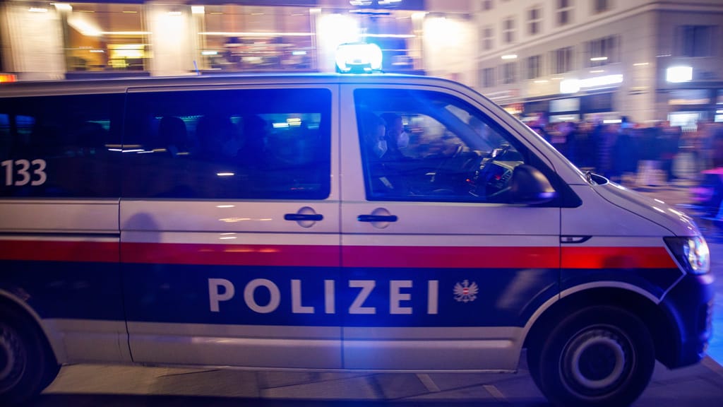 Nach Einbruchsserie mit Sturmhaube: Polizei entdeckt Afghanen (14) unter Auto - news - exxpress Nachrichten