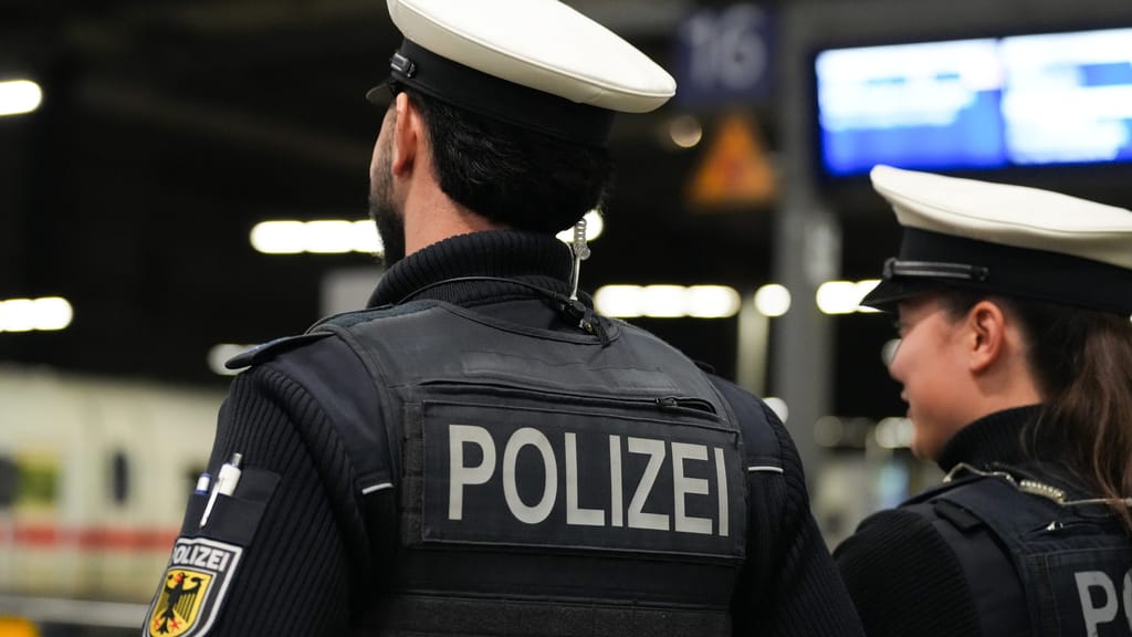 Mann ersticht Ehefrau auf offener Straße – Passanten müssen alles mitansehen - news - exxpress Nachrichten