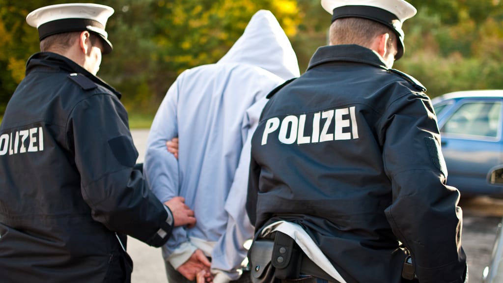 Angriff im Wiener Park: Bulgare soll mehrere Frauen belästigt und gebissen haben - news - exxpress Nachrichten