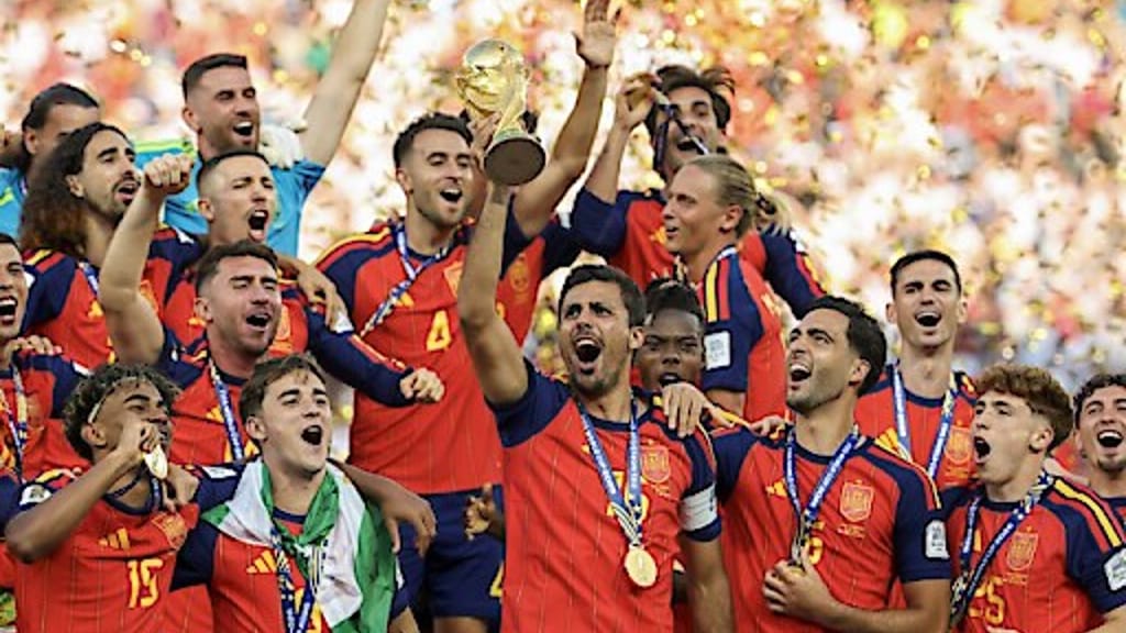 Mit Trainer-Tattoo und WM-Pokal: Spanien feiert "so, wie es ein Weltmeister macht" - sport - exxpress Nachrichten