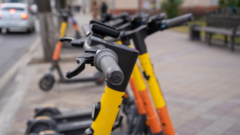Decathlon startet Rückruf: Beliebter E-Scooter kann während der Fahrt brechen - news - exxpress Nachrichten