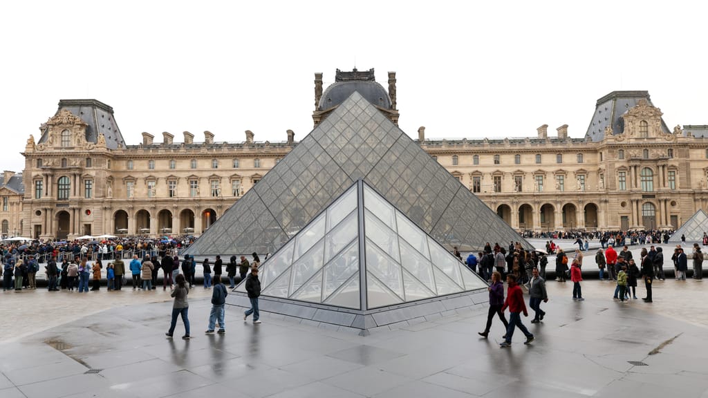 Nach Millionen-Raub: Apollo-Galerie im Louvre öffnet wieder - news - exxpress Nachrichten