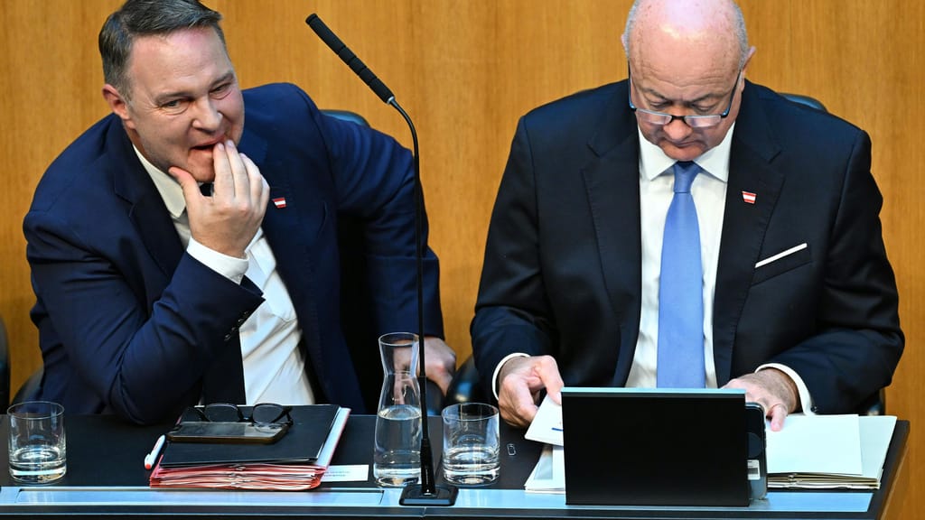 Wer darf entscheiden, was Sie lesen dürfen? Der Machtkampf um die Medien-Millionen - politik - exxpress Nachrichten