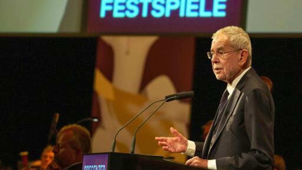 „Sie haben das Land gespalten!“ – Van der Bellen erntet Shitstorm nach Festspiel-Rede - politik - exxpress Nachrichten