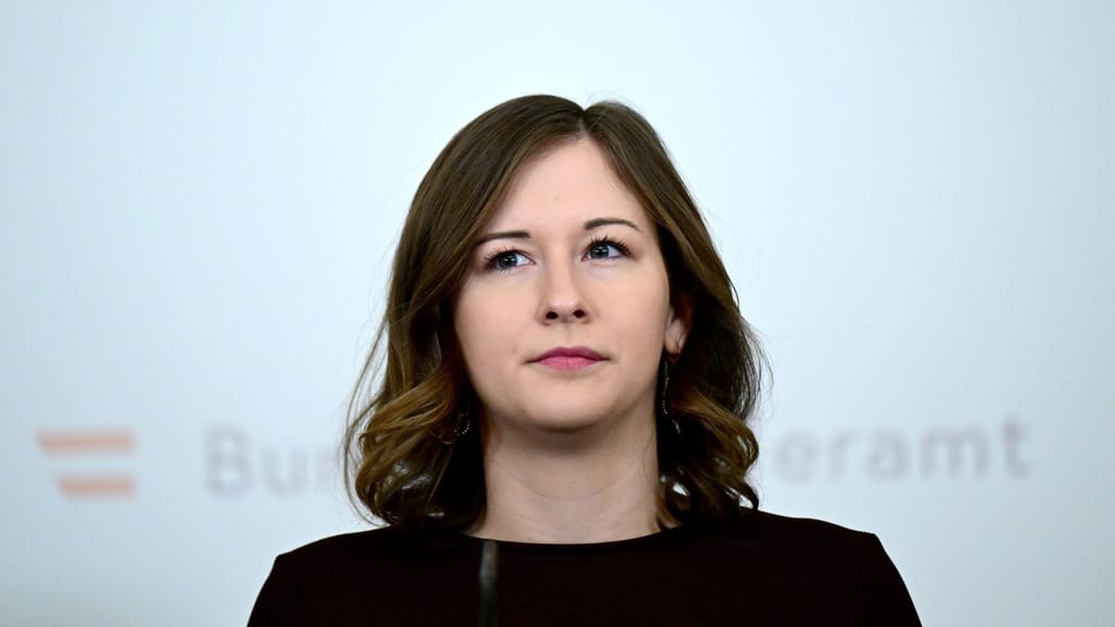 Bauer zu Ferienstart: 5.000 Mädchen von Zwangsehe und Genitalverstümmelung bedroht - politik - exxpress Nachrichten
