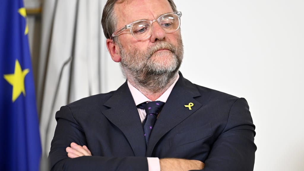 Schellhorns Bürokratie-Wunder: Zwei Schritte vor, vier zurück? - politik - exxpress Nachrichten