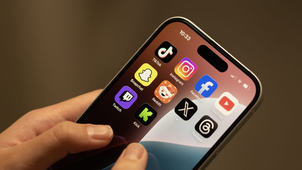 Umfrage-Hammer: 85 Prozent glauben, Social-Media-Verbot für Junge bringt nichts - politik - exxpress Nachrichten