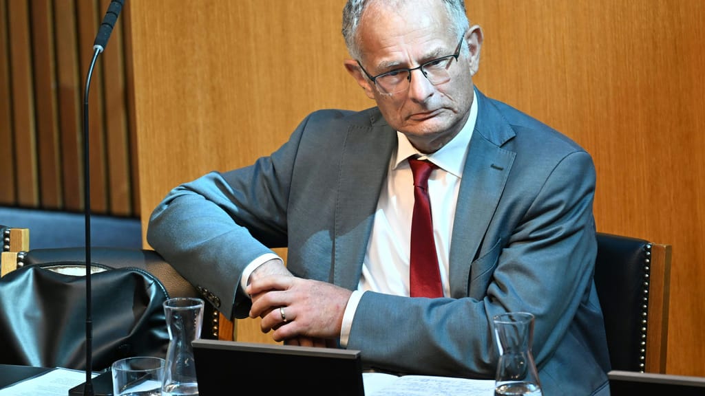 90-Milliarden-Kredit für Ukraine: Marterbauer legt neue Details offen - politik - exxpress Nachrichten