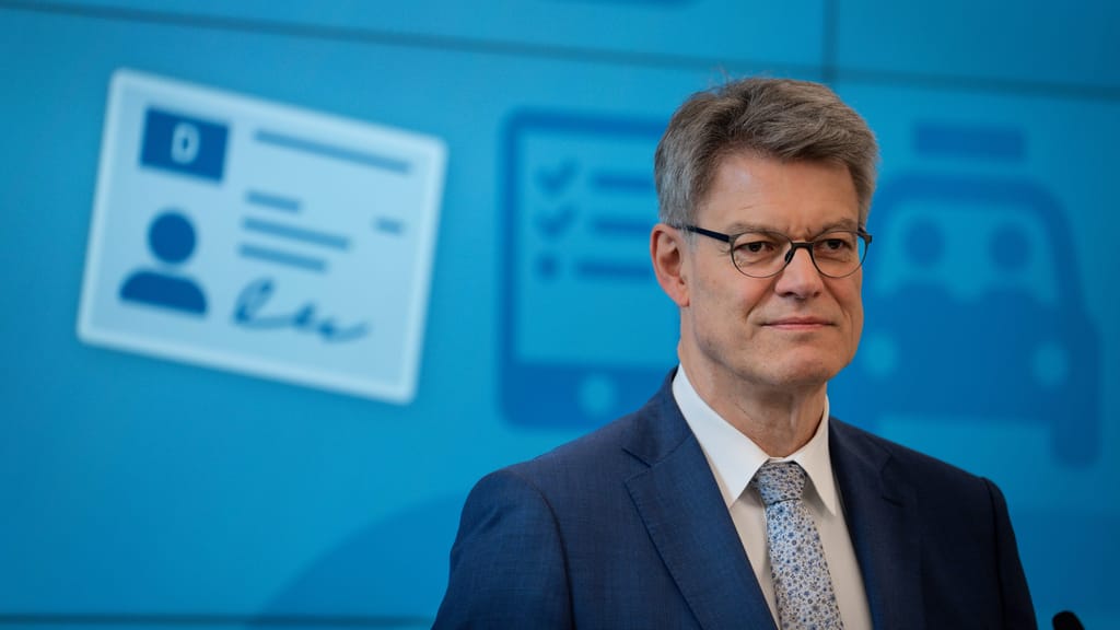 Verkehrsminister Schnieder verkündet eigenen Rauswurf, der dann aber gar nicht kommt - politik - exxpress Nachrichten
