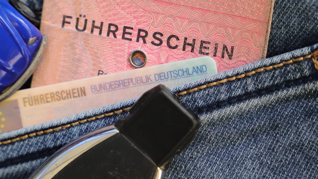 3,6 Millionen Österreicher müssen ihren Führerschein tauschen - news - exxpress Nachrichten