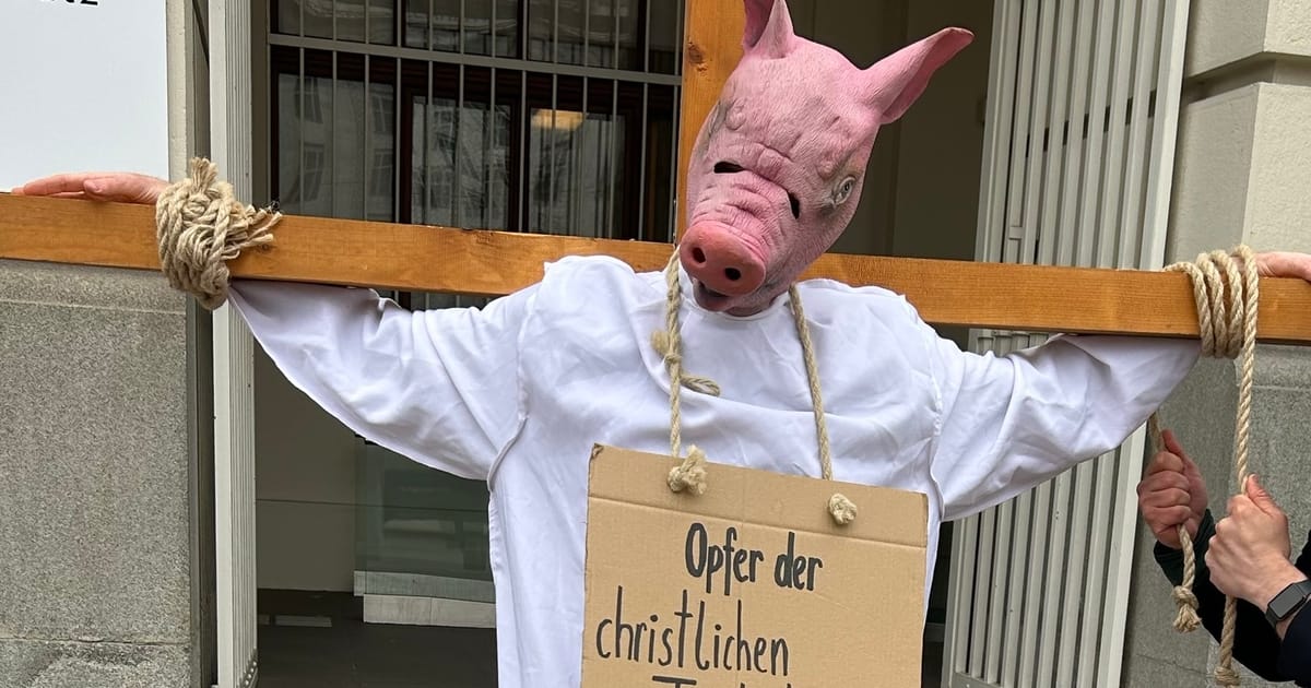 Abartige-Karfreitags-Provokation-Tiersch-tzer-verh-hnen-Jesus-mit-Schweinekopf
