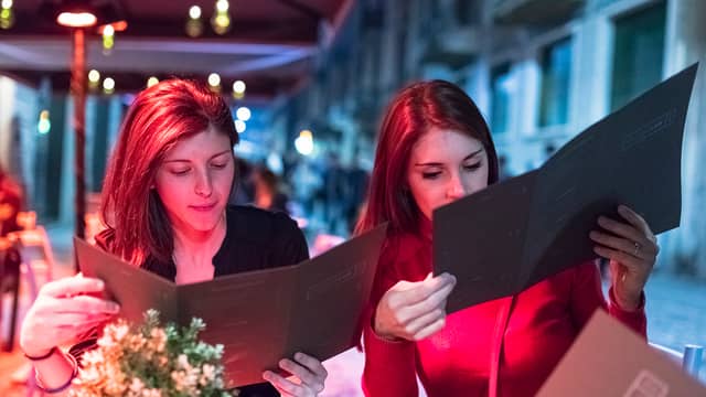 Na, dann Prost Mahlzeit: Generation Z leidet unter "Speisekarten-Angst“