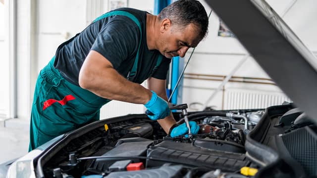 Für Autos ab 15 Jahren: EU will Reparatur von Verbrennern verbieten