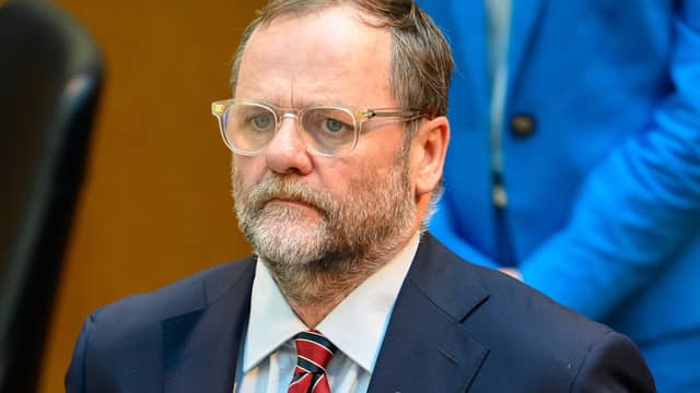 Streit bei den NEOS eskaliert: Abgeordneter attackiert Schellhorn - politik - exxpress Nachrichten