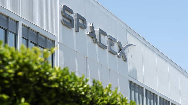 Kurz vor dem Börsengang: SpaceX schließt Milliarden-Deal mit Google