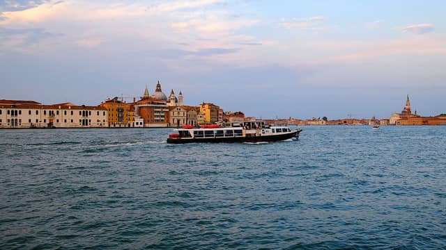 Swarovski-Insel bei Venedig für 24 Millionen Euro zu haben