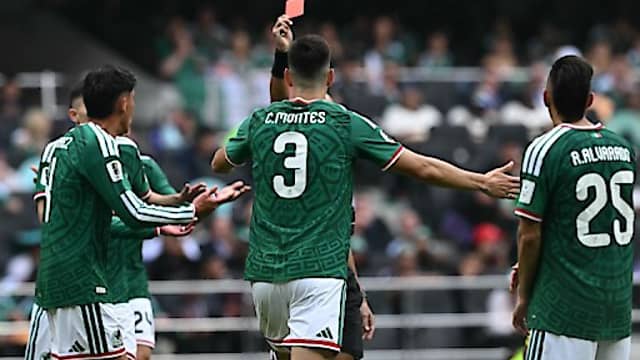 Mehr direkte Rote Karten als bei der gesamten WM 2022: Mexiko gewinnt WM-Auftakt