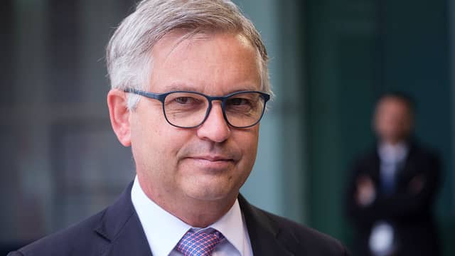 EU-Kommissar Brunner fordert „menschliche Migrationspolitik“