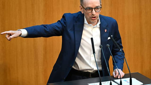 Umfrage-Knall: FPÖ auf Rekordkurs – Bablers SPÖ stürzt weiter ab - politik - exxpress Nachrichten