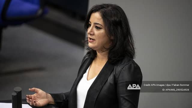 Weinflasche nach Fahrgästen geworfen: Saftige Strafe für Linken-Abgeordnete - news - exxpress Nachrichten