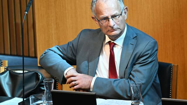 SPÖ-Finanzminister Markus Marterbauer an Krebs erkrankt - politik - exxpress Nachrichten