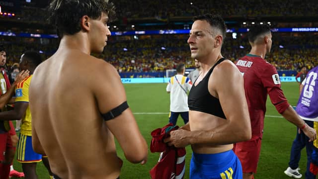 Fußballer in Sport-BHs? Die Wahrheit hinter dem WM-Phänomen