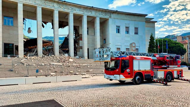 Gericht stürzt ein: Rätsel um Ursache bleibt