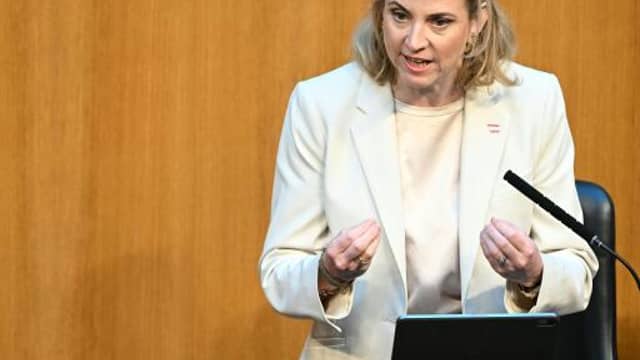 Trotz Sparkurs: Meinl-Reisinger lädt wieder zum teuren Festspiel-Empfang - politik - exxpress Nachrichten